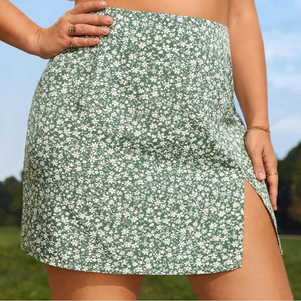 Green Ditsy Floral Mini Skirt Slit A-Line Spring Boho Size 6 SHEIN LUNE